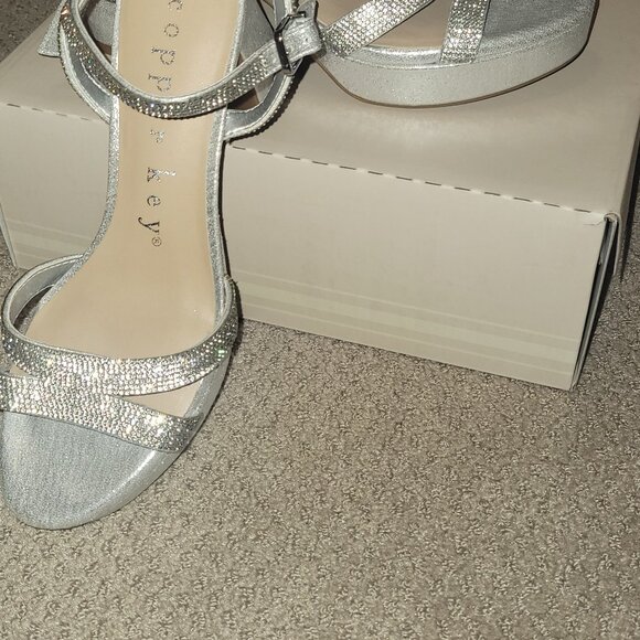 Dress shoes size 8 - Picture 1 of 2